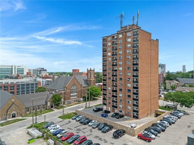 902 - 64 Benton Street