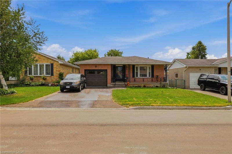 58 Vanier Place photo 4