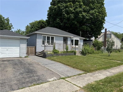 UPPER 5648 Royal Manor Drive