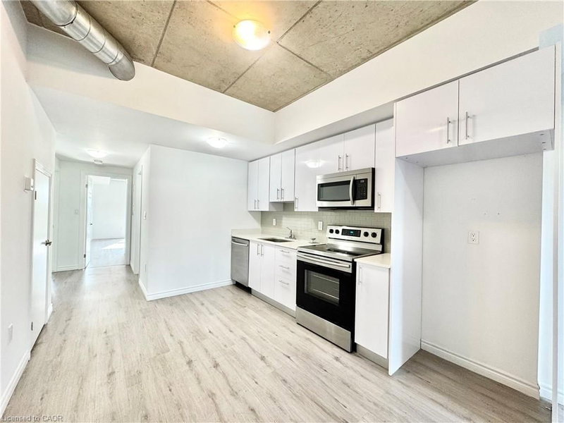 D4 - 1430 Highland Road W