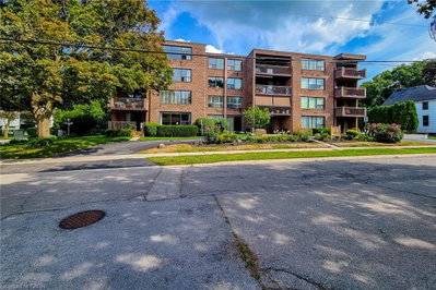 405 - 28 Robinson Street N