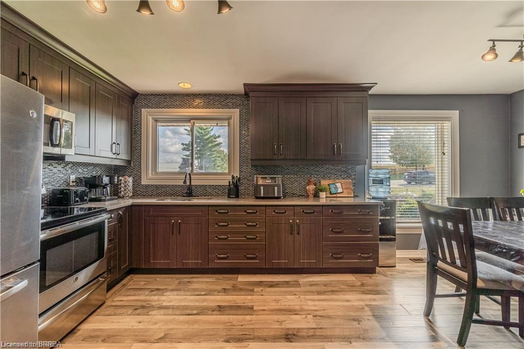 591 Governors Road — photo 4