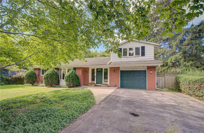 4 Mayfair Court