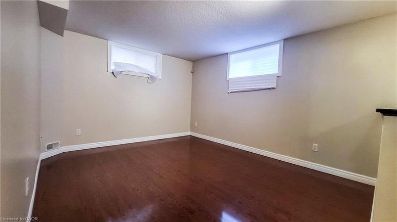 1 - 132 Udvari Crescent
