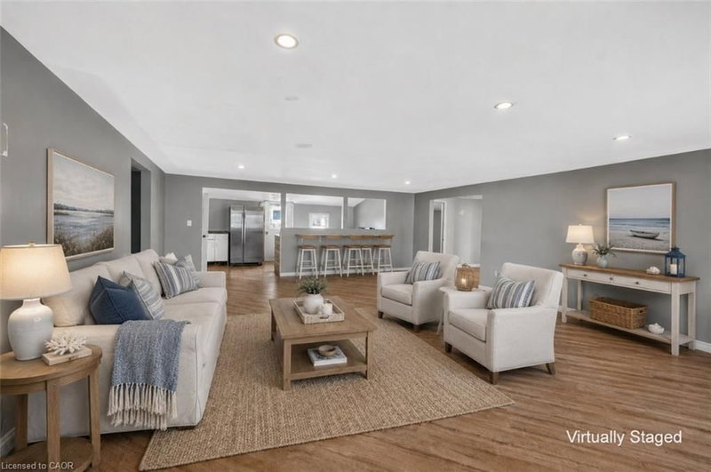 1048 Lakeshore Road photo 5