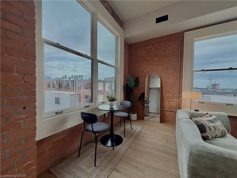 207 - 56 York Boulevard
