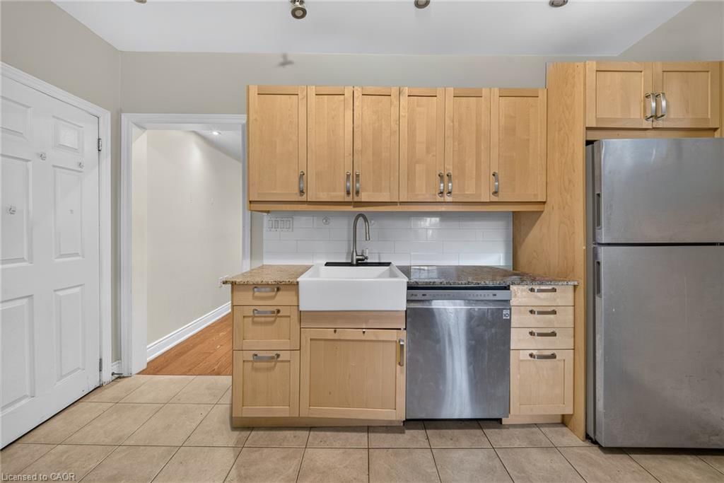 109 Gladstone Ave Hamilton photo 10