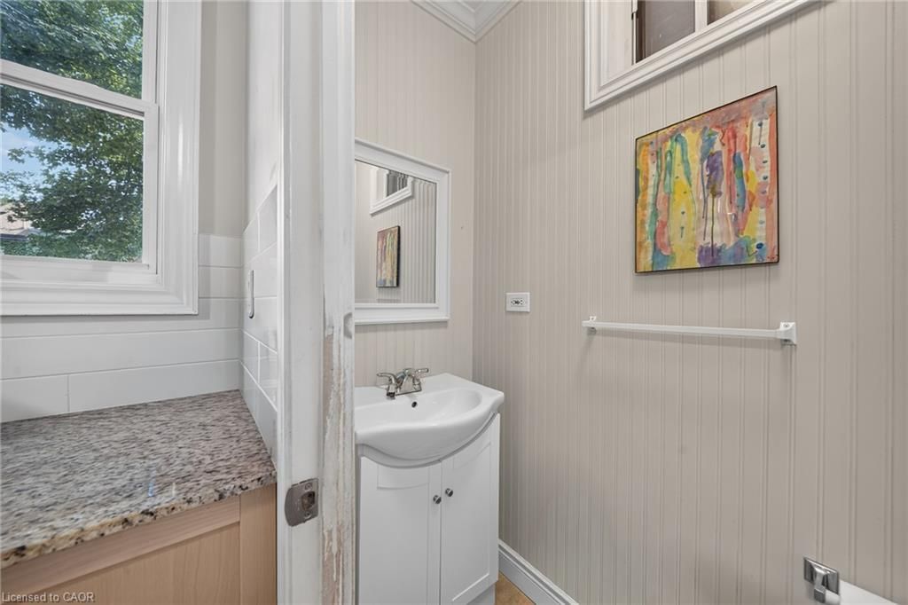 109 Gladstone Ave Hamilton photo 13