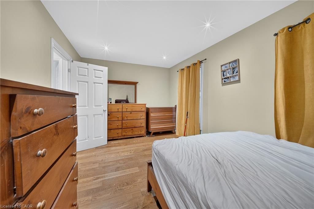 109 Gladstone Ave Hamilton photo 16