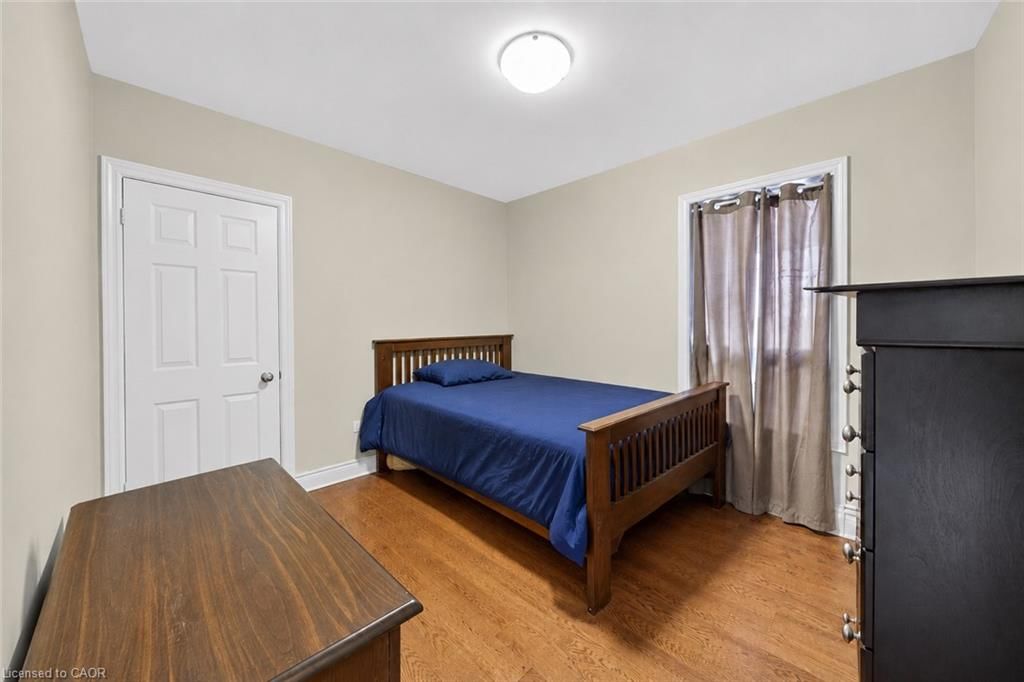 109 Gladstone Ave Hamilton photo 17