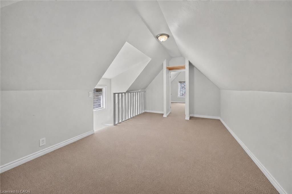 109 Gladstone Ave Hamilton photo 21