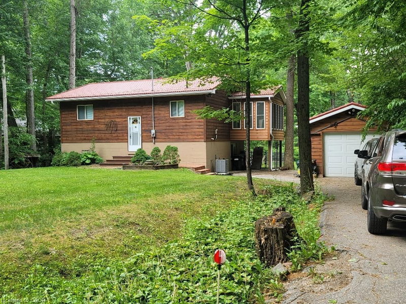 7464 Ash Crescent