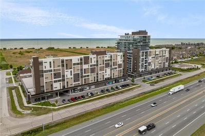 612 - 550 North Service Road