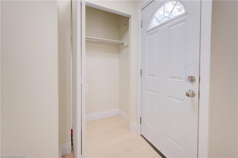 150 Westcourt Place photo 4
