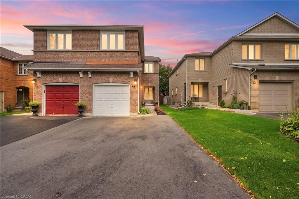 Single Family Residence for sale at 11 Wakefield Lane, Waterdown, ON, L8B 0M2 - Waterdown East - MLS: 40858844