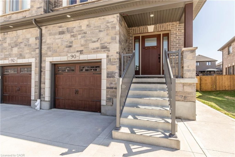 90 Hollybrook Trail