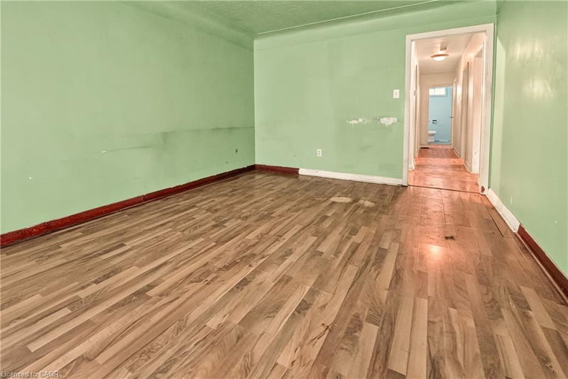 689 Burgess Avenue photo 4