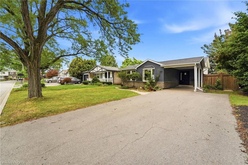 677 Lomond Crescent