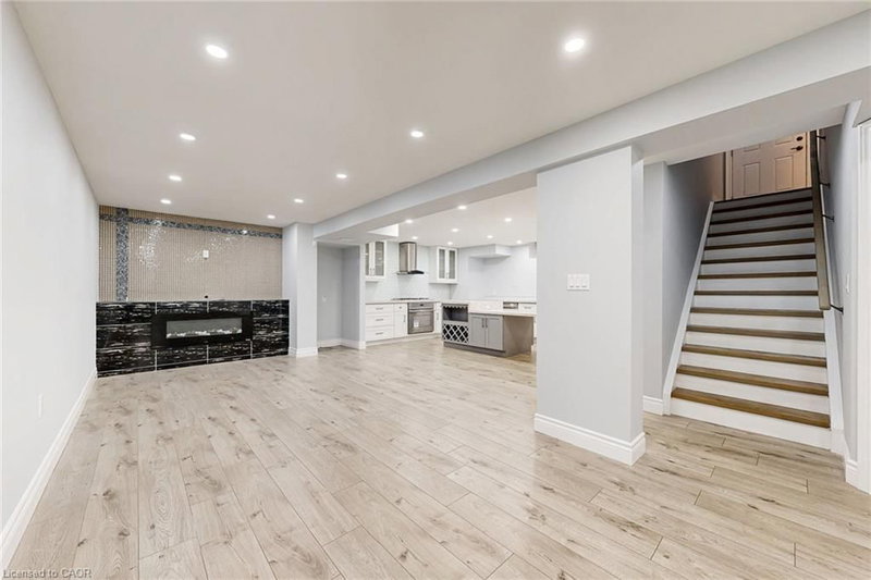 Lower - 7 Riesling Court