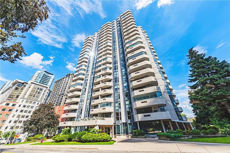 15C - 67 Caroline Street S