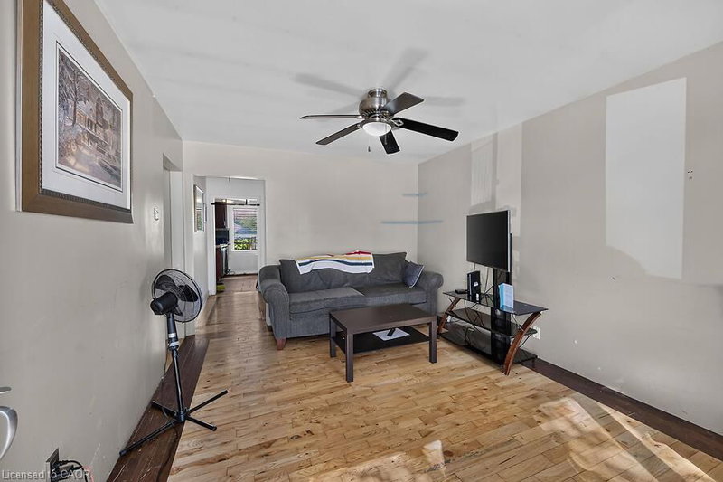 576 Rosseau Road