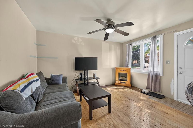576 Rosseau Road