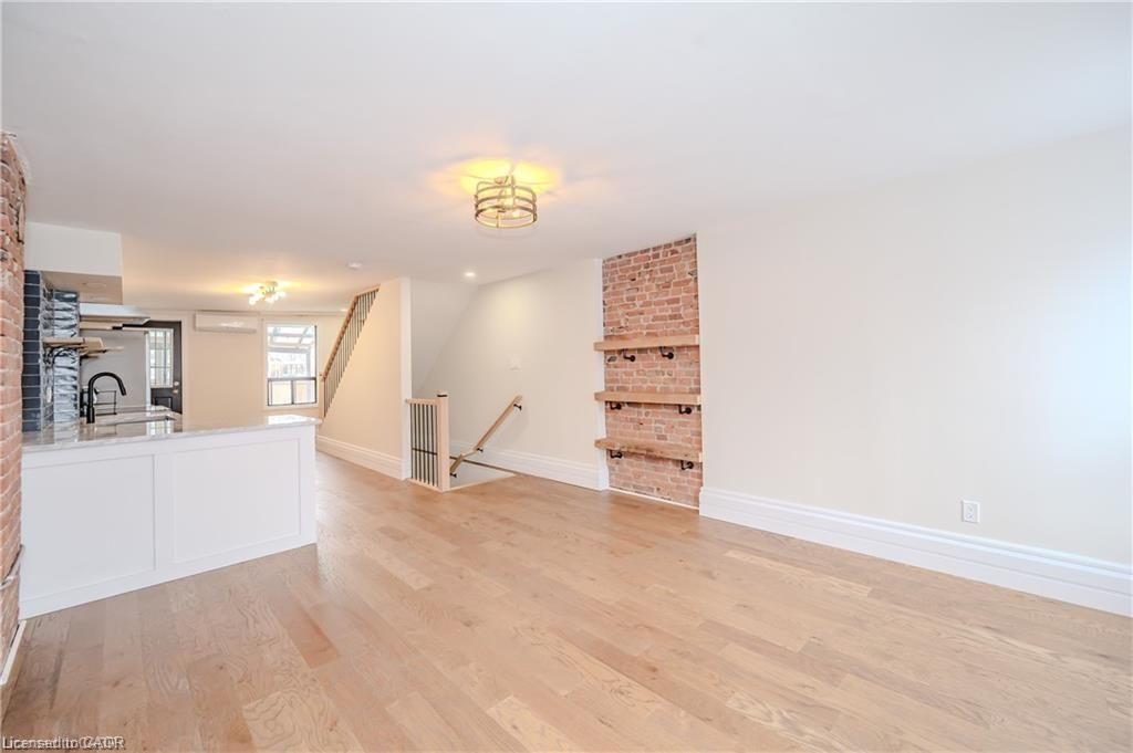 2 - 310 King Street E 5