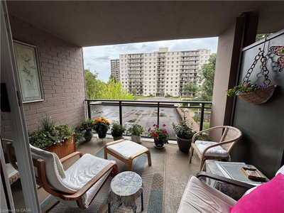 205 - 975 Warwick Court