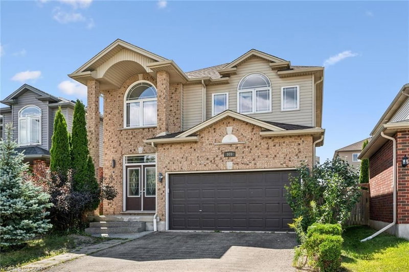 909 Pebblecreek Court