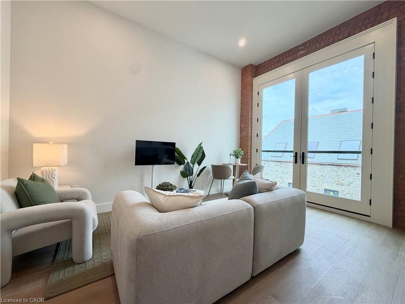 404 - 56 York Boulevard