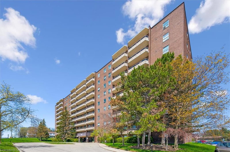 302 - 1100 Courtland Avenue E