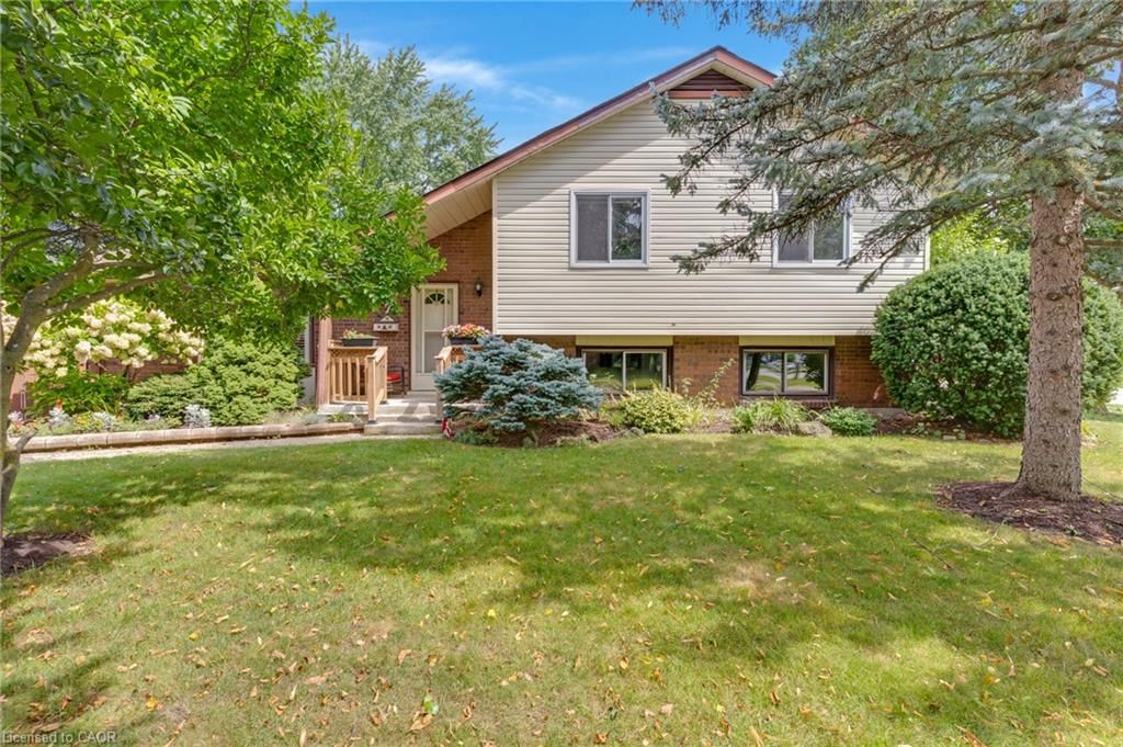 Single Family Residence sold at 7 Underhill Crescent, Kitchener, ON, N2A 2S7 - Chicopee/Freeport - MLS: 40859292