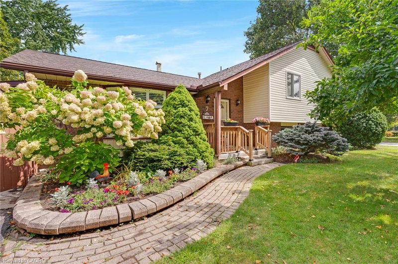 7 Underhill Crescent