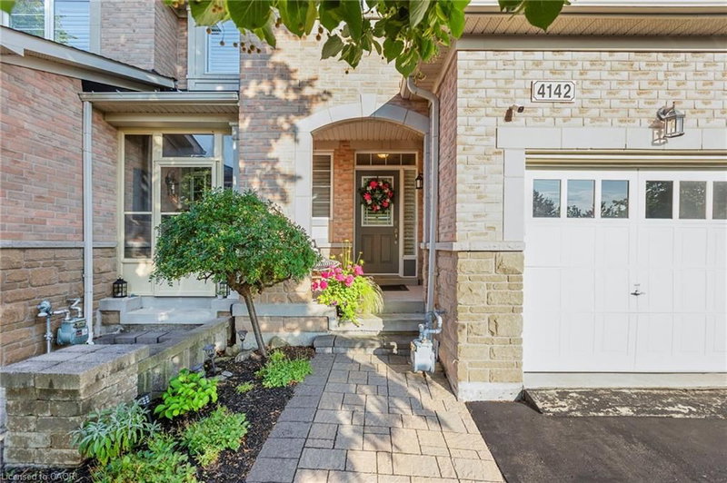 4142 Judson Common