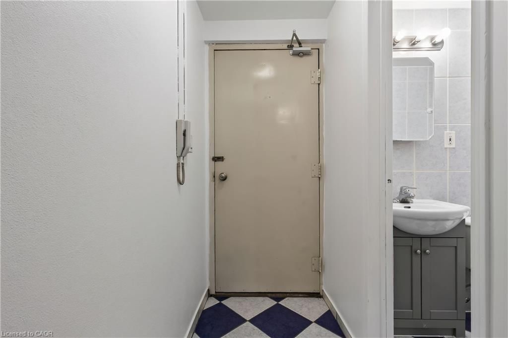 492 Kerr Street 2