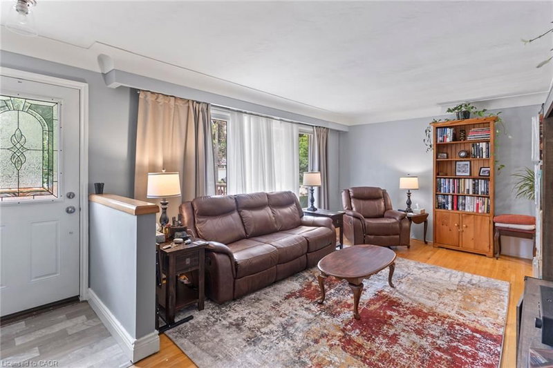 15 Collier Crescent photo 5