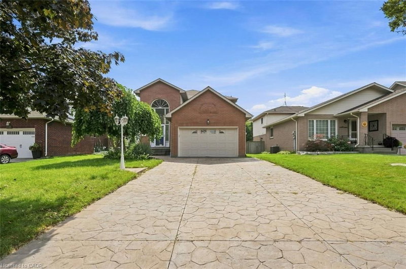 12 Sumner Crescent