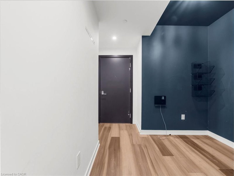 5 Wellington Street S photo 4