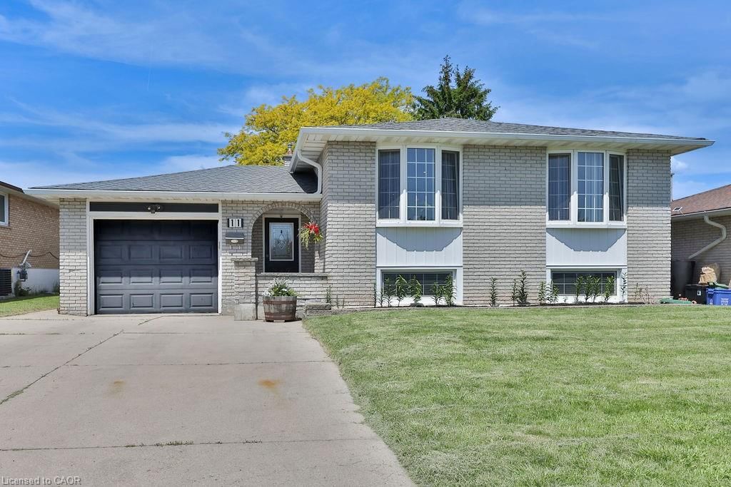 Single Family Residence for sale at 11 Lynwood Drive, Stoney Creek, ON, L8E 3E7 - Eastdale/Poplar Park/Industrial - MLS: 40859405