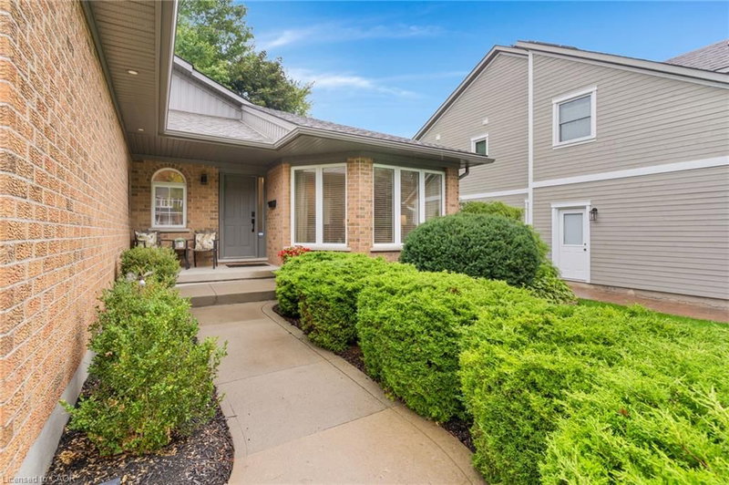 52 Darren Crescent