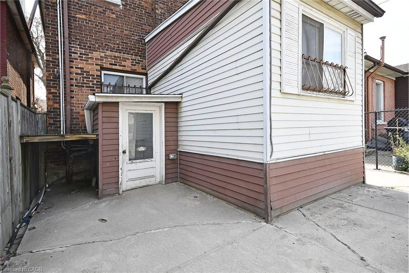 Lower - 47 Emerald Street N