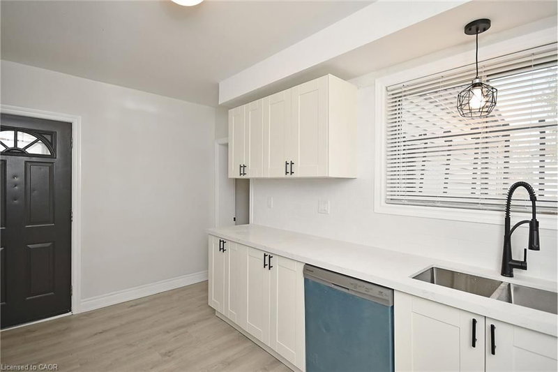 Main - 47 Emerald Street N