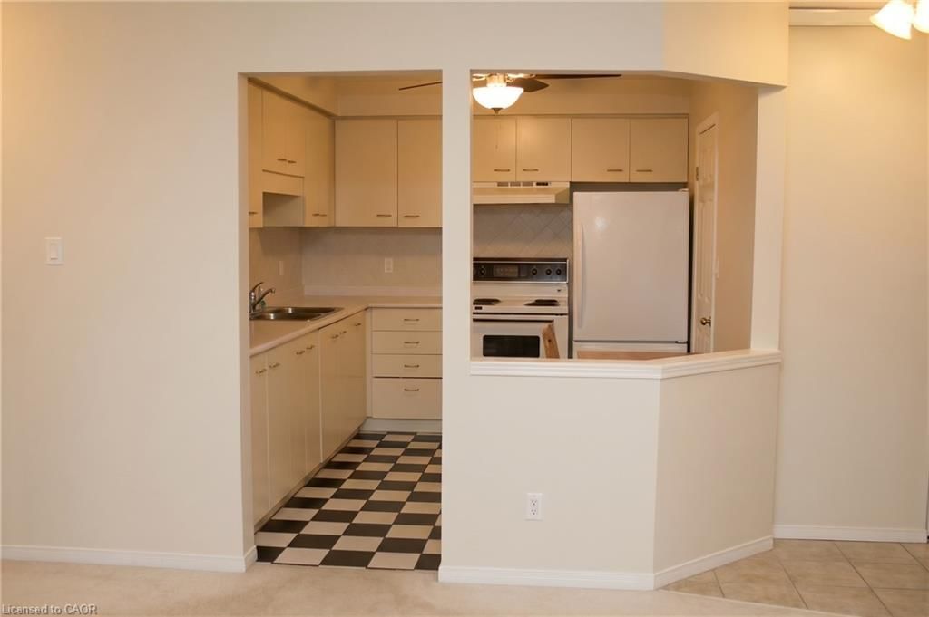 312-565 Greenfield Avenue, Kitchener, view 3