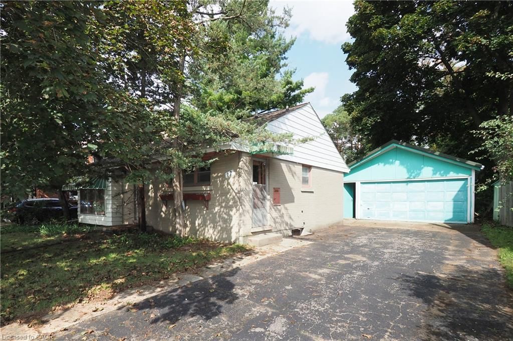 Single Family Residence sold at 12 Oakwood Avenue, Kitchener, ON, N2H 6G9 - Uptown Waterloo/North Ward - MLS: 40859571