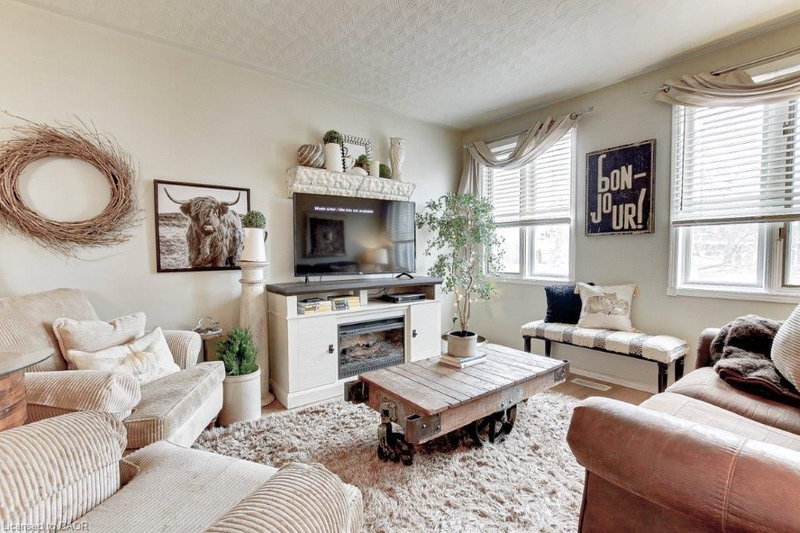 8A Yeager Avenue photo 4