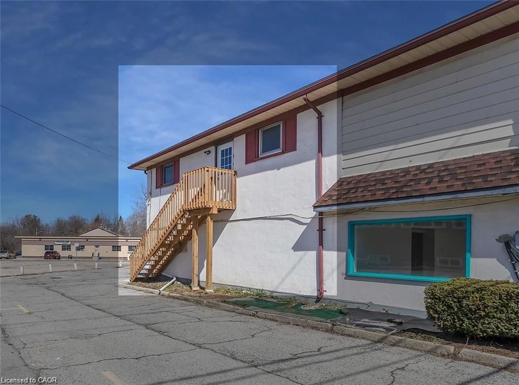 2 - 581 Lancaster Street W 3