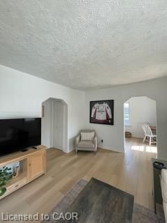 16 Queen Street N photo 4