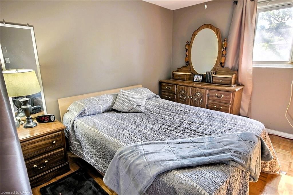 541 Parkview Crescent, Cambridge, view 13