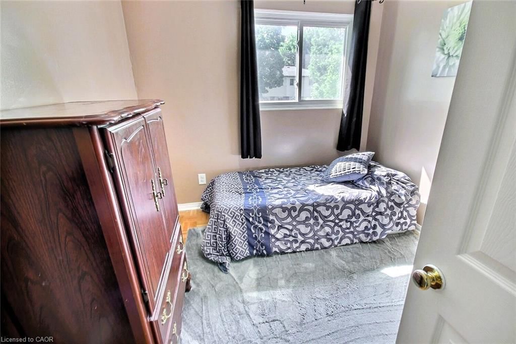 541 Parkview Crescent, Cambridge, view 14