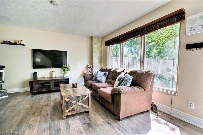 541 Parkview Crescent